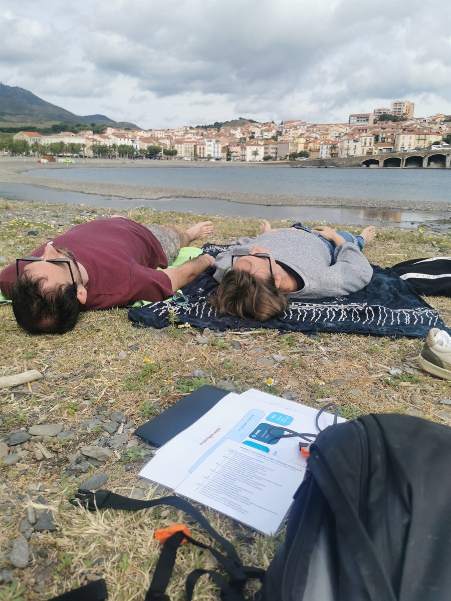 Séance de préparation et de relaxation avant l'apnée